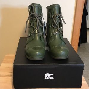 New Sorel waterproof boots